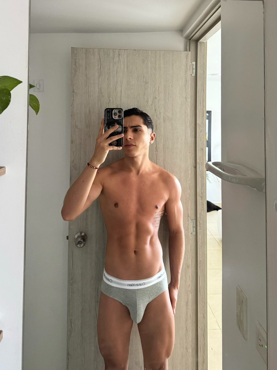 xdres08's tweet photo. Do you like my bulge?

https://t.co/E8uuQXVneq https://t.co/doWjtnUXth