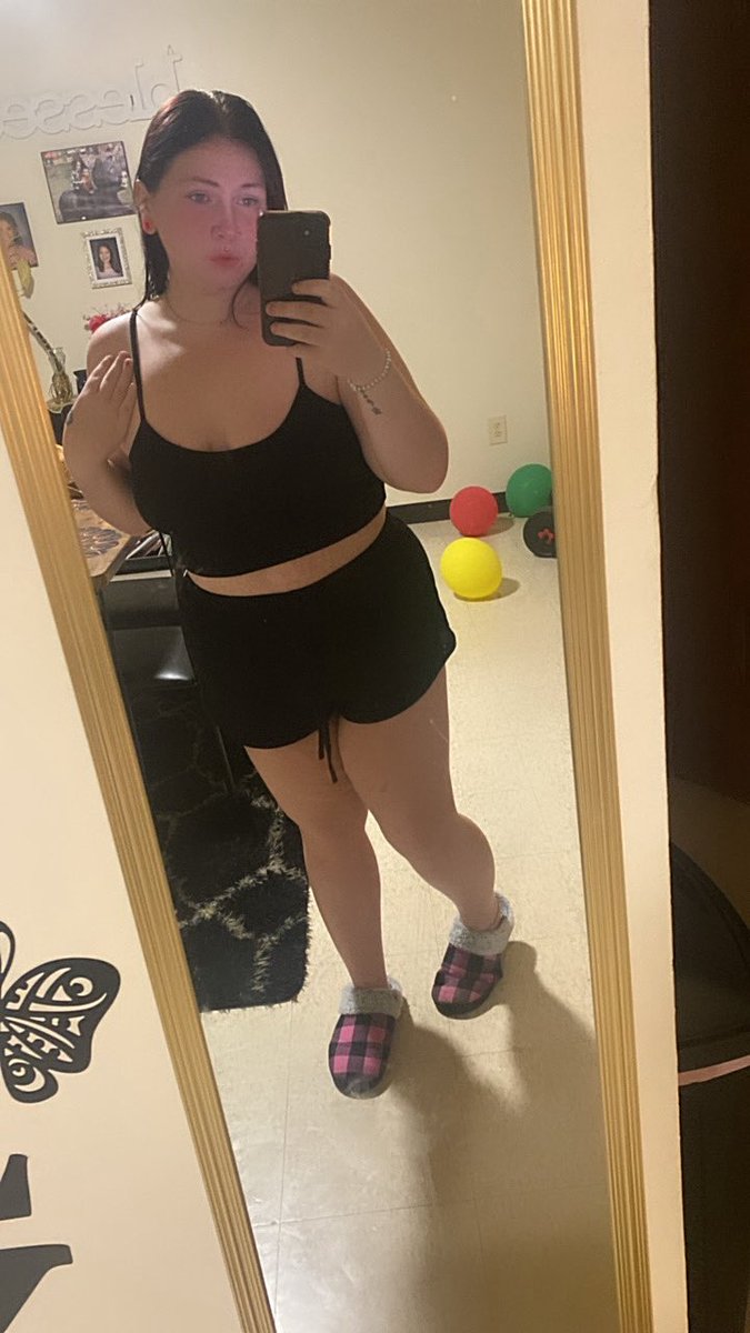 Gabri3ll3Gidget's tweet photo. Chubby babe 🤷🏻‍♀️😎 #chubby #chubbygirl #nomakeup #of #content #contentcreator #onlyfans #onlyfansgirl #girlswithpiercings https://t.co/cUO0IDTIGK