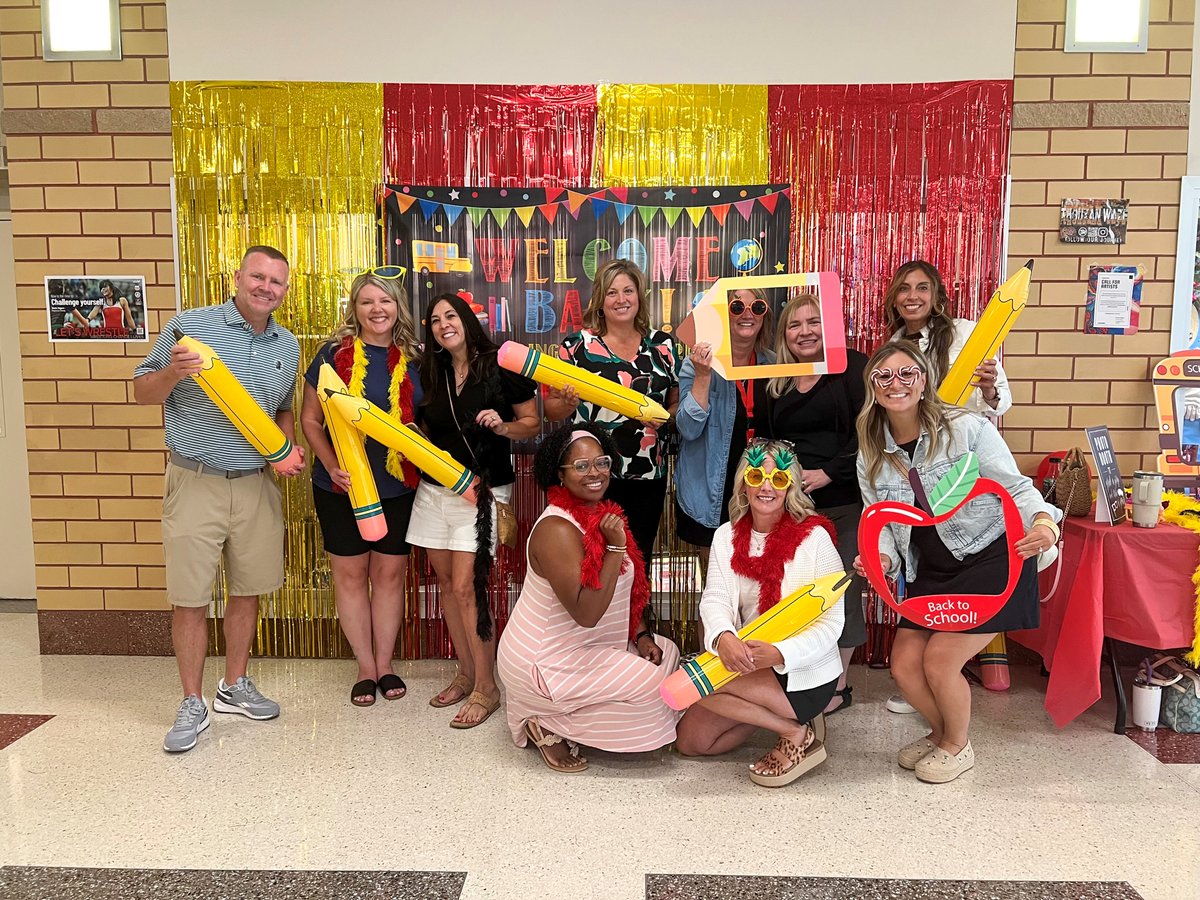 PennHillsSD's tweet image. Today we kicked off the new school year by welcoming our dedicated district team back from summer break for our first professional development day! We’re counting down the days until our students return next week! 🔴🟡
 #PHamily #PennHillsProud #MakingConnections