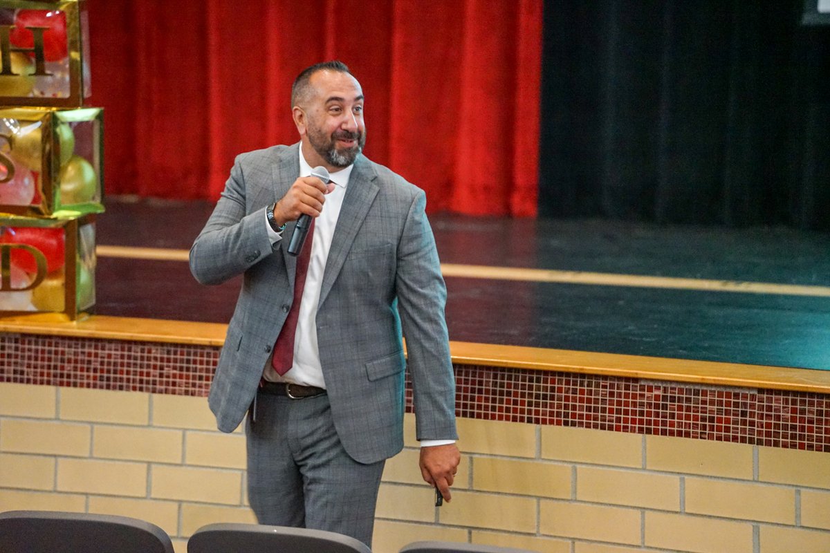PennHillsSD's tweet image. Today we kicked off the new school year by welcoming our dedicated district team back from summer break for our first professional development day! We’re counting down the days until our students return next week! 🔴🟡
 #PHamily #PennHillsProud #MakingConnections