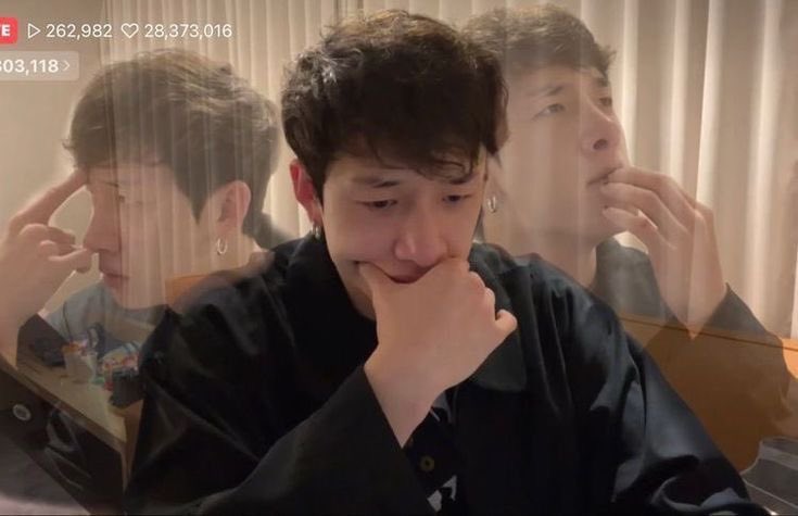 uds creen que ahorita los skz estén bien tristes pq el K0mache los bloqueó de Spotify?🥺😭💔