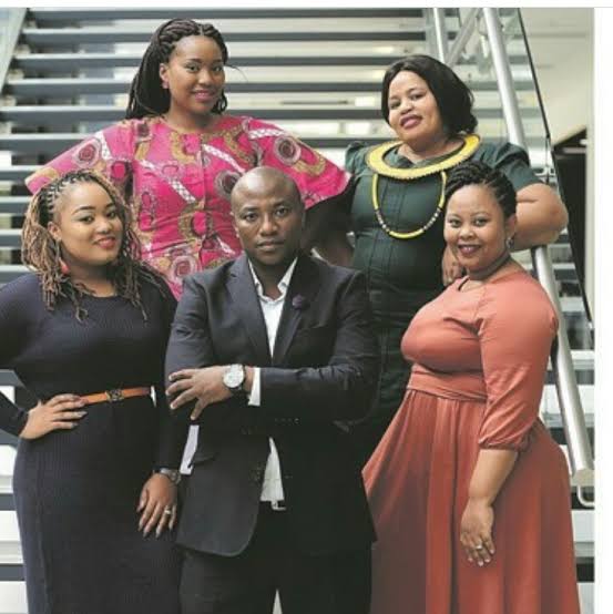 Hear me out,

We need to normalize and make polygamy fashionable again,

We Men will stop cheating and you get to be part of the sheling process. Win-Win

Women must stop being selfish and learn to share.