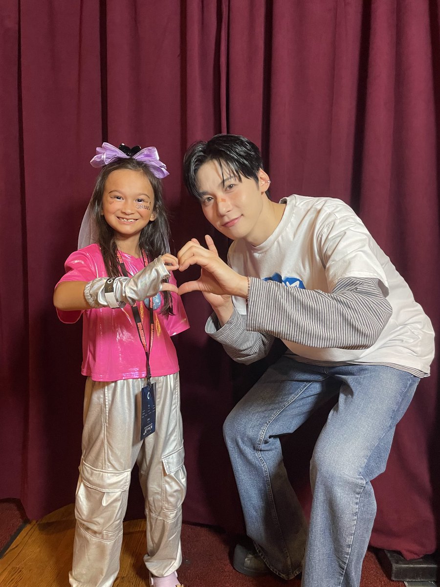 dokiwi2's tweet photo. @official_ONEUS #ONEUS_WORLDTOUR #oneusindetroit 
Thank you for making her dream come true and making her feel special. She will carry this memory with her forever. Xoxo https://t.co/1BJGFzKH5I