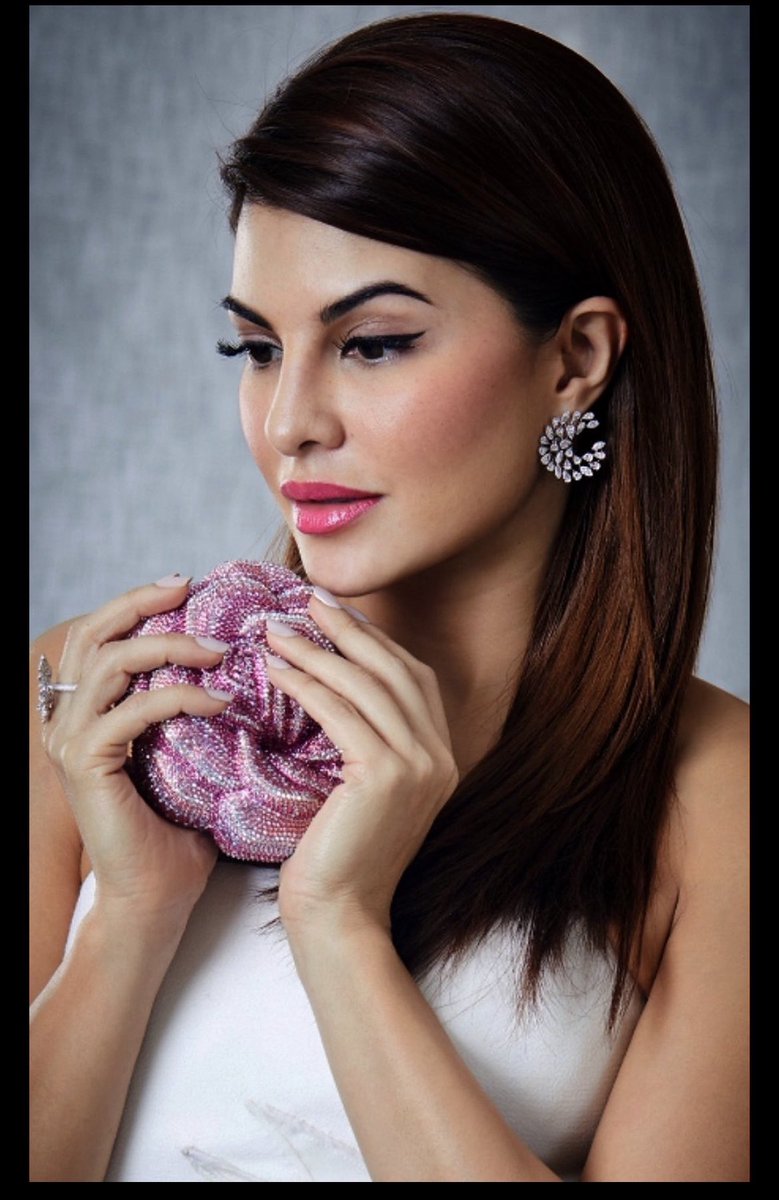 Mrunal Thakur 🇮🇳 tweet media