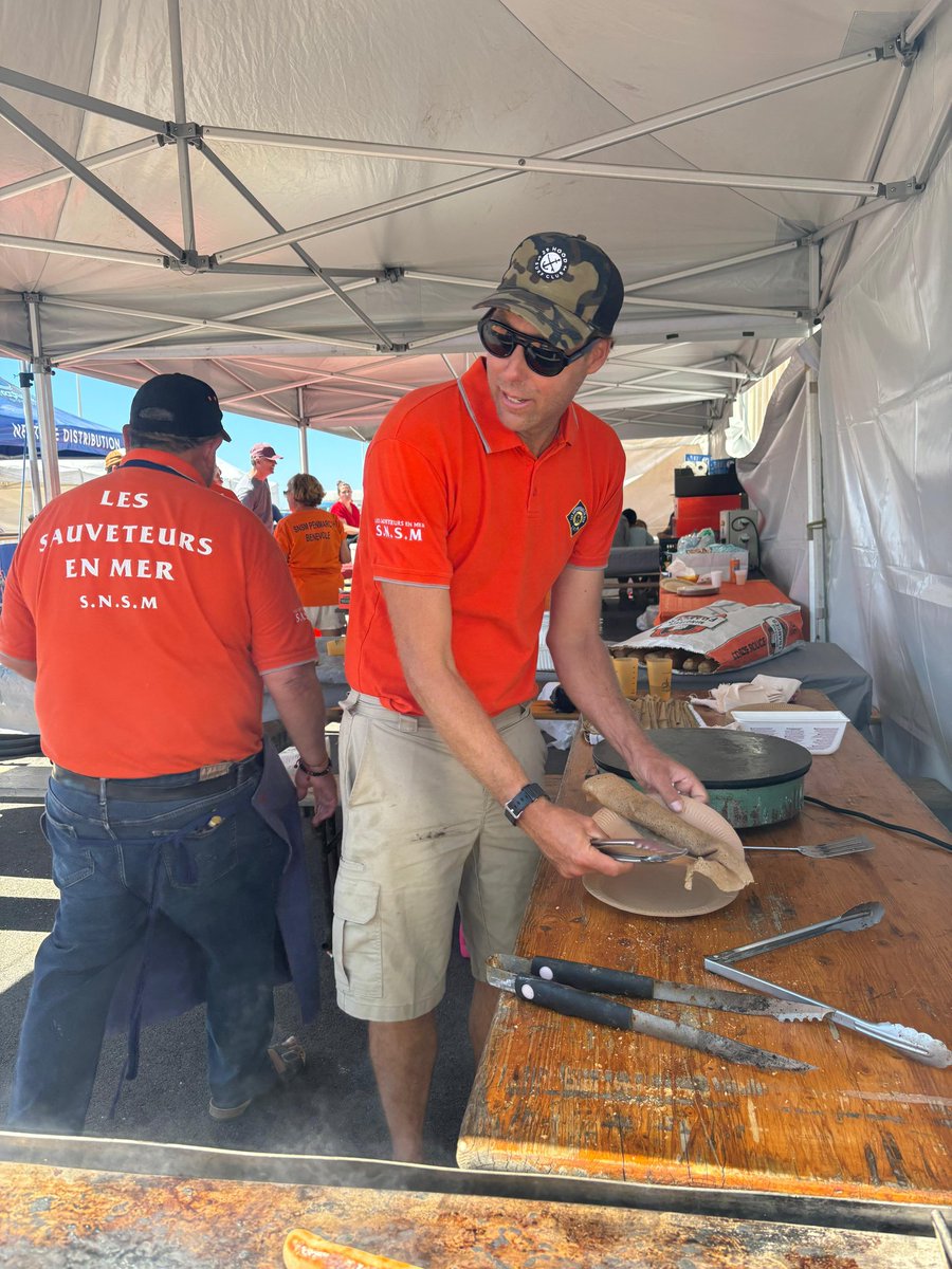 JeanHenaffSA's tweet photo. Pendant ce temps-là, à Penmarc'h ça servait la Saucisse des Princes
#snsm #Penmarch #paysbigouden https://t.co/Nx7FcJQKeY