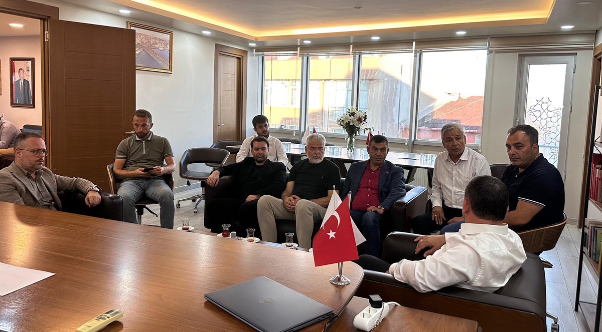 Bugün kıymetli dostumuz, İstanbul Milletvekilimiz Sn. Yahya Çelik’i teşkilatımızda misafir ettik.
Samimi sohbeti, güzel dilekleri ve desteği için yürekten teşekkür ediyoruz.
Omuz omuza, aynı hedefe yürümeye devam… 

#TürkiyeYüzyılı #Çekmeköy #AKParti

<a href="/abdullahozdemir/">Abdullah Özdemir</a>