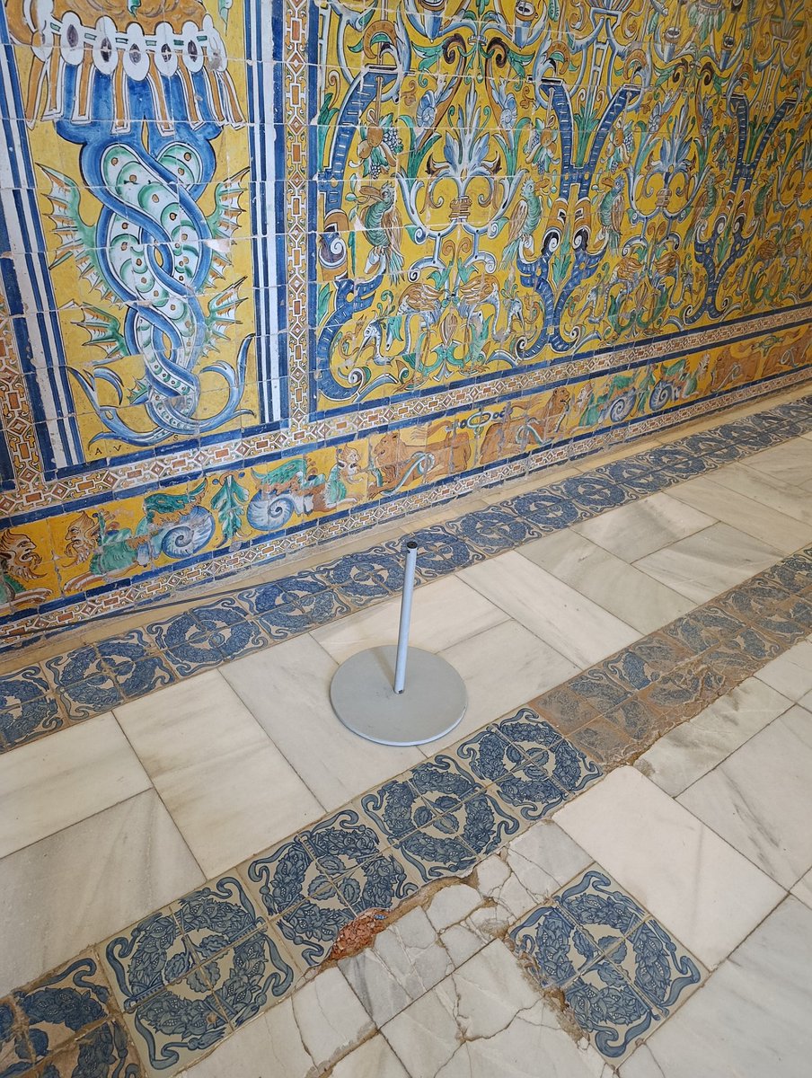 Paco (@cismabrides) on Twitter photo Cada día es un disgusto nuevo en el <a href="/SevillaAlcazar/">Alcázar de Sevilla</a>, hoy ha tocado ver esta olambrilla hecha mistos. Y no, no es paso del tiempo, se ve que la rotura es reciente y no me suena verla así. Ya no hablemos de visitantes que tocan, rascan con la uña y pasan el dedo por todo! Cada día es un disgusto nuevo en el <a href="/SevillaAlcazar/">Alcázar de Sevilla</a>, hoy ha tocado ver esta olambrilla hecha mistos. Y no, no es paso del tiempo, se ve que la rotura es reciente y no me suena verla así. Ya no hablemos de visitantes que tocan, rascan con la uña y pasan el dedo por todo!