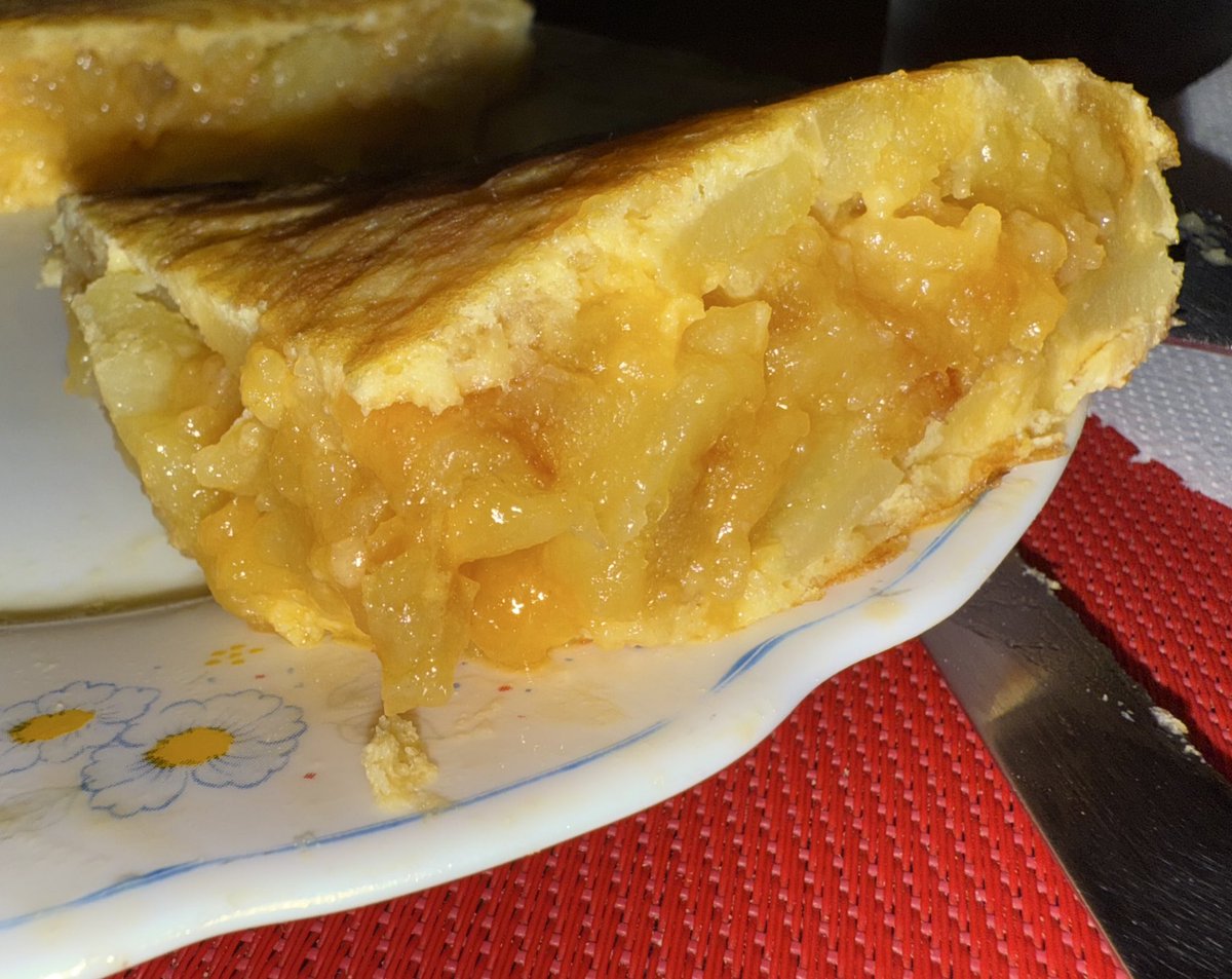 Ayer hice tortilla de patata SIN cebolla (muy a mi pesar) pero salió de muuuuuuuerte.
😍😍😍😍😍😍😍
