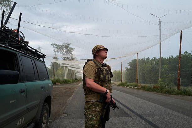 The wreckage of a Ukrainian military vehicle, bombed by a Russian FPV drone, sits at the train station on August 11, 2025 in Kostyantynivka, #Ukraine
#Donbas #war #Russia 

Photos <a href="/PierreCrom/">Pierre Crom</a> <a href="/GettyImages/">Getty Images</a> 

gettyimages.nl/editorial-imag…