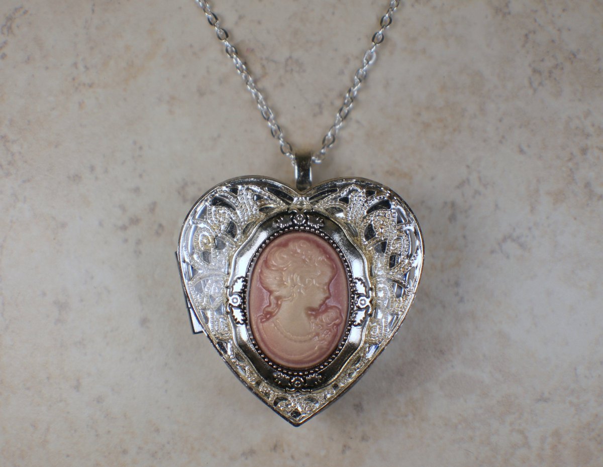charsfavorite's tweet image. Unlock cherished memories with the Cameo Music Box Locket. A timeless piece for just $100. Treasure your moments, one note at a time. #MusicJewelry #TimelessGifts

 Shop Now charsfavoritethings.com/products/cameo…