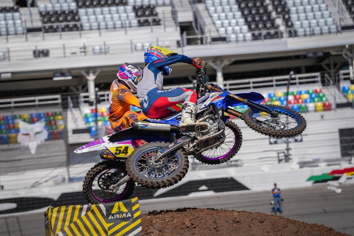 Ready to do battle this week 🏁 We hope you are having a good Monday and had a great weekend of racing‼️ More Racing to come 🏆 

📸 @co_darr327 #RCSX