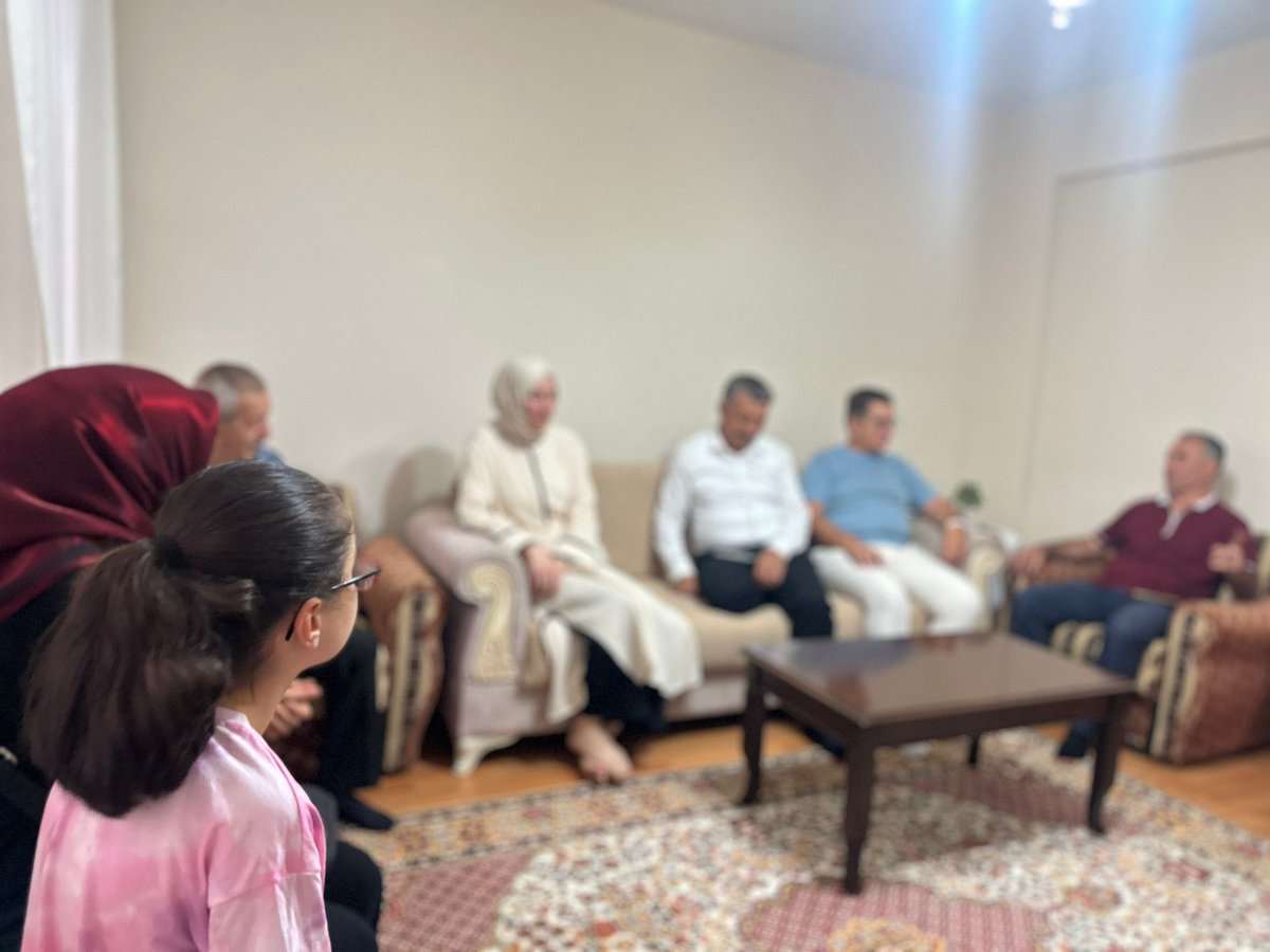 AK PARTİ ALTINDAĞ (@akaltindag) on Twitter photo 📍Güneşevler
Milletvekilimiz <a href="/zeynepyildiztr/">Zeynep Yıldız</a> eşliğinde, Siyasi ve Hukuk İşleri Başkanımız, Başkanvekilimiz Vedat Yaman, sorumlu yönetim kurulu üyelerimiz ve mahalle teşkilatımız ile birlikte değerli Özüdoğru ailesinin hanesine ziyarette bulundular.
<a href="/Fatih__Bildik/">Fatih BİLDİK 🇹🇷</a> 📍Güneşevler
Milletvekilimiz <a href="/zeynepyildiztr/">Zeynep Yıldız</a> eşliğinde, Siyasi ve Hukuk İşleri Başkanımız, Başkanvekilimiz Vedat Yaman, sorumlu yönetim kurulu üyelerimiz ve mahalle teşkilatımız ile birlikte değerli Özüdoğru ailesinin hanesine ziyarette bulundular.
<a href="/Fatih__Bildik/">Fatih BİLDİK 🇹🇷</a>