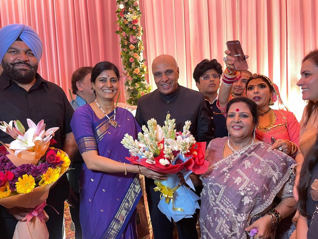 AnupriyaSPatel's tweet photo. आज मा॰ सांसद,सिद्धार्थनगर,उत्तर प्रदेश श्री जगदंबिका पाल जी एवं उनकी धर्मपत्नी के विवाह की 50वीं वर्षगांठ के शुभआयोजन में सम्मिलित होकर समस्त परिवार को अपनी हार्दिक शुभेच्छाएँ प्रेषित कीं।
आपका दोनों का यह अटूट बंधन और एक-दूसरे के प्रति समर्पण नई पीढ़ी के लिए प्रेरणादायक है।
@jagdambikapalmp