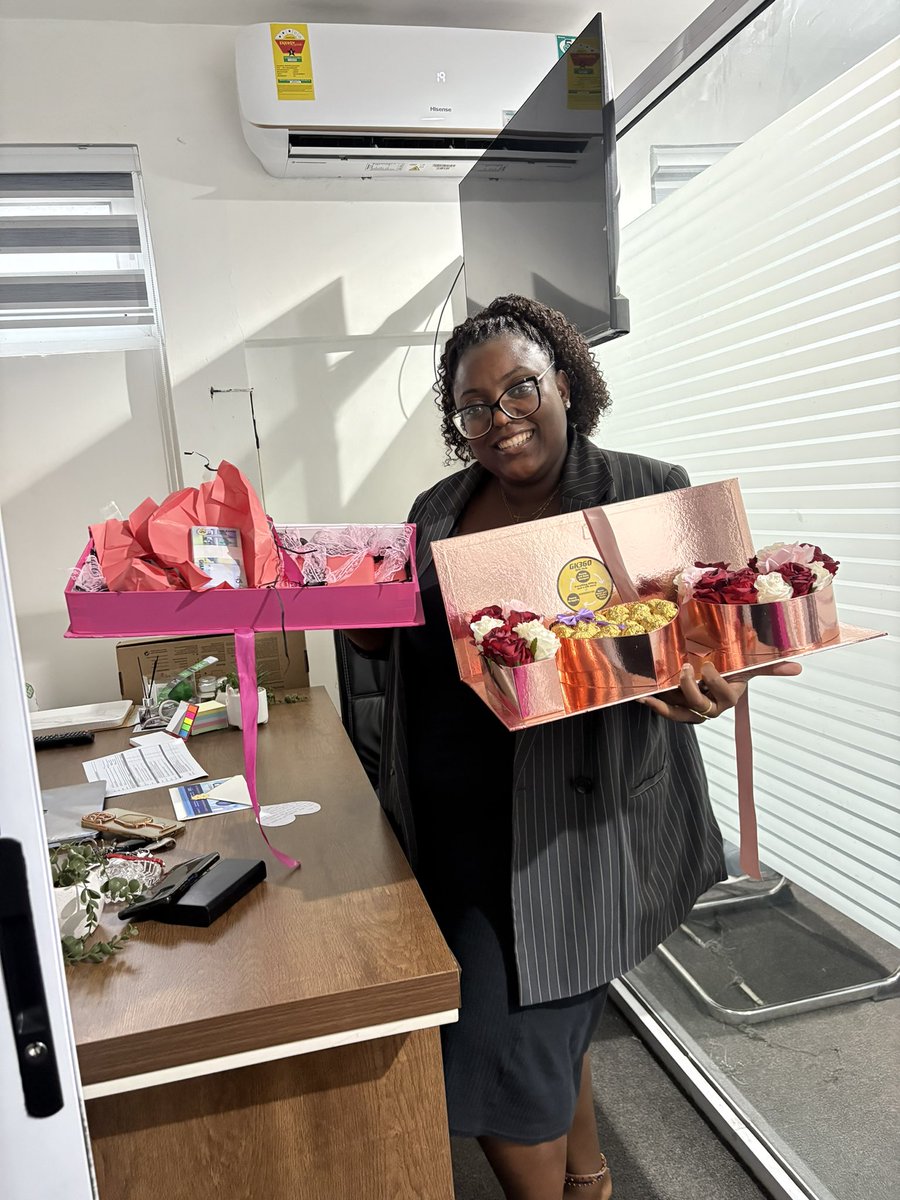 ajsarpong's tweet image. Guysssss!! 
I just got surprised by #AJSquad 🎉 with the most amazing gifts! 
Wowwww! Thank you all sooo much! 
I am beyond shocked! I mean Who am I that you will go out of your way to do this for? 🥺
God bless you all plenty! ♥️♥️♥️
#PerfectMatchXtra #PMXtra