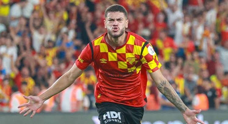 🚨 🗣Nicolò Schira:   Romulo José Cardoso da Cruz, 23 milyon € karşılığında #Göztepe'den #Leipzig'e bir adım uzaklıkta. 2030'a kadar sürecek bir sözleşme için kişisel şartlar üzerinde anlaşmaya varıldı.
