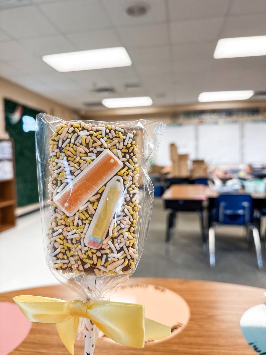 SadlerOCPS's tweet photo. First day staffulty treats loading … 🖍️💙 https://t.co/FH2ZnW7suT