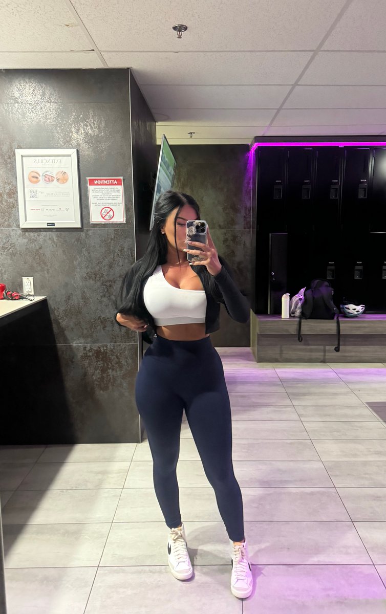 Kikybouu's tweet photo. Gym girly https://t.co/M1xrAvEXox