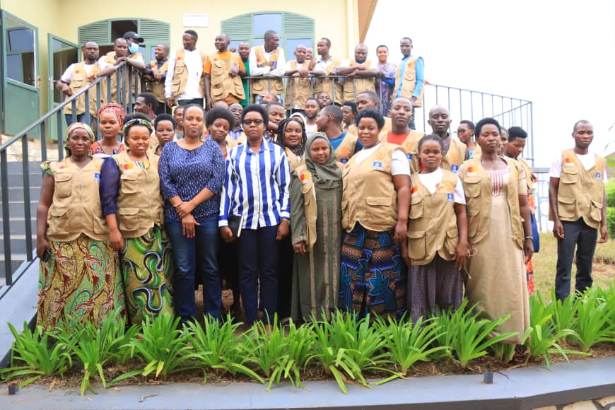 Kirehe District (@kirehedistrict) on Twitter photo Umuyobozi w’Akarere wungirije ushinzwe imibereho myiza <a href="/JanviereMukand4/">Janviere Mukandayisenga</a> yasuye n'abaharanirampinduka ba <a href="/ProfemmesTH/">PROFEMMES TWESEHAMWE</a> mu mushinga SERVE uharanira ihangwa ry’umurimo unoze ku rubyiruko n’abagore abasaba kwimakaza ihame ry'uburinganire n'ubwuzuzanye baharanira iterambere ry'ubukungu Umuyobozi w’Akarere wungirije ushinzwe imibereho myiza <a href="/JanviereMukand4/">Janviere Mukandayisenga</a> yasuye n'abaharanirampinduka ba <a href="/ProfemmesTH/">PROFEMMES TWESEHAMWE</a> mu mushinga SERVE uharanira ihangwa ry’umurimo unoze ku rubyiruko n’abagore abasaba kwimakaza ihame ry'uburinganire n'ubwuzuzanye baharanira iterambere ry'ubukungu