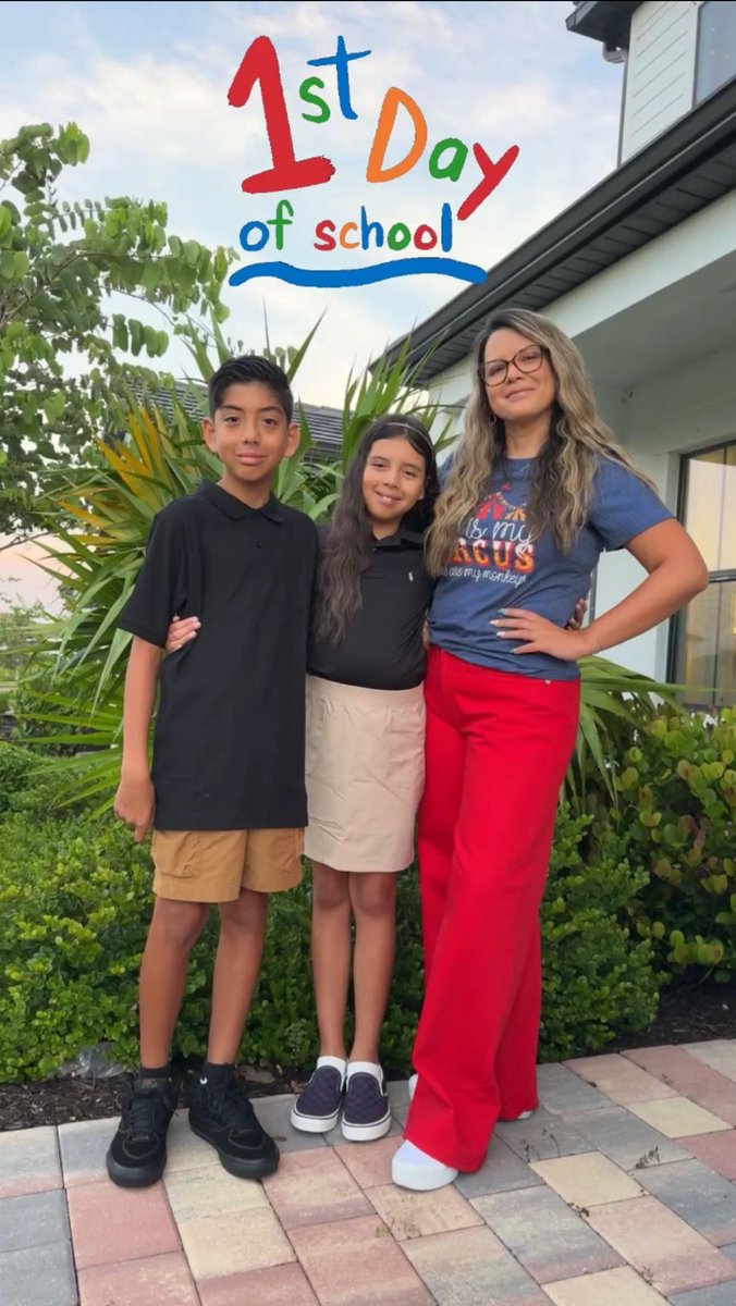 UlibarriK_PCR's tweet photo. First Day of 6th and 4th Grade ❤️❤️ https://t.co/aE5NvWMJoI