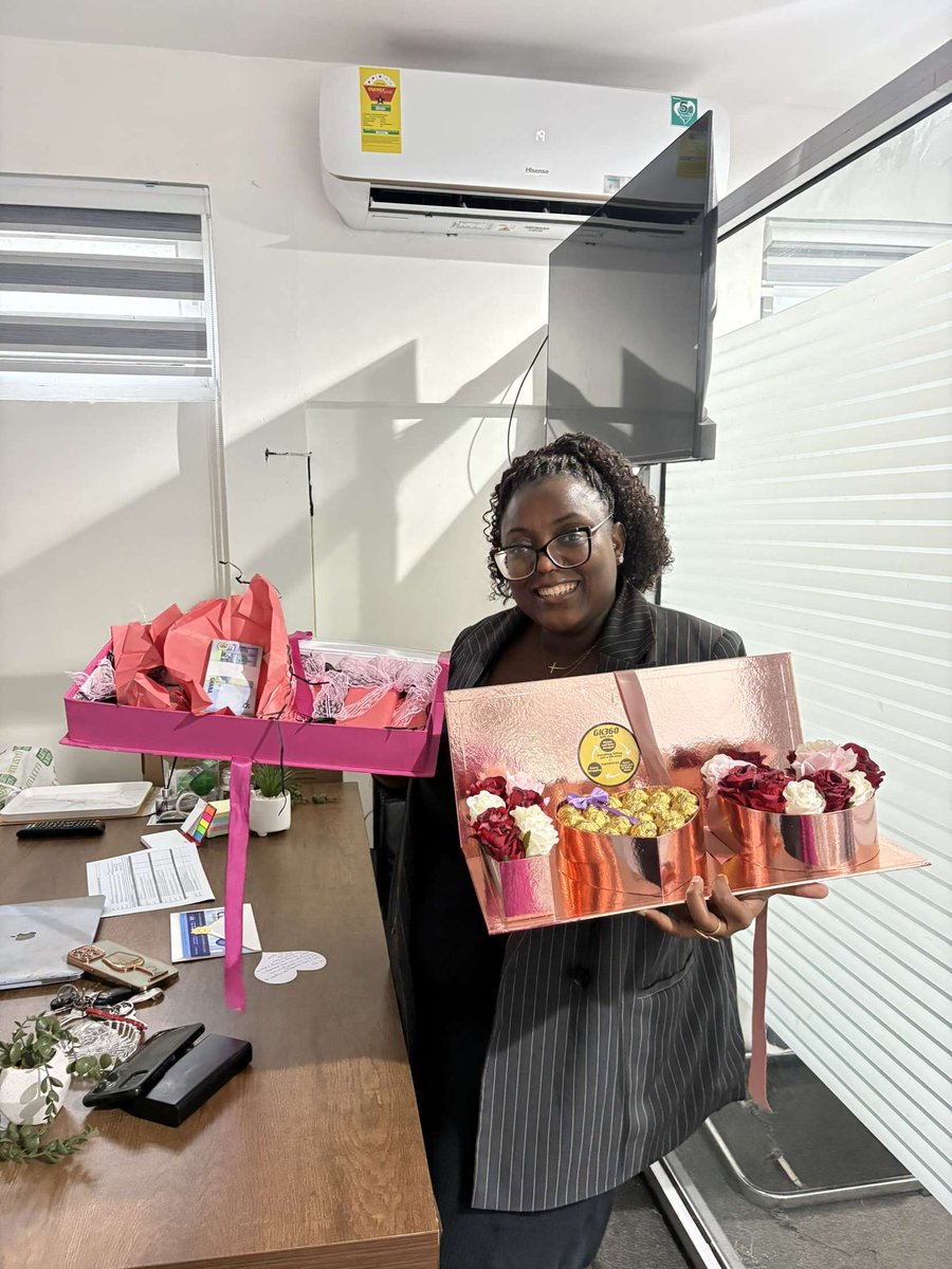 AbenaAyittah's tweet image. This is your squad saying thank you to you AJ, whose voice lights up Pmxtra and whose passion inspires us all 🥰🥰@ajsarpong Since they’re all shy to post, I’ve posted wai. #PerfectMatchXtra #PerfectMatchExtra @ObaaTasly @symplyrhee @KlannehK @SandraA98626 @isatu84