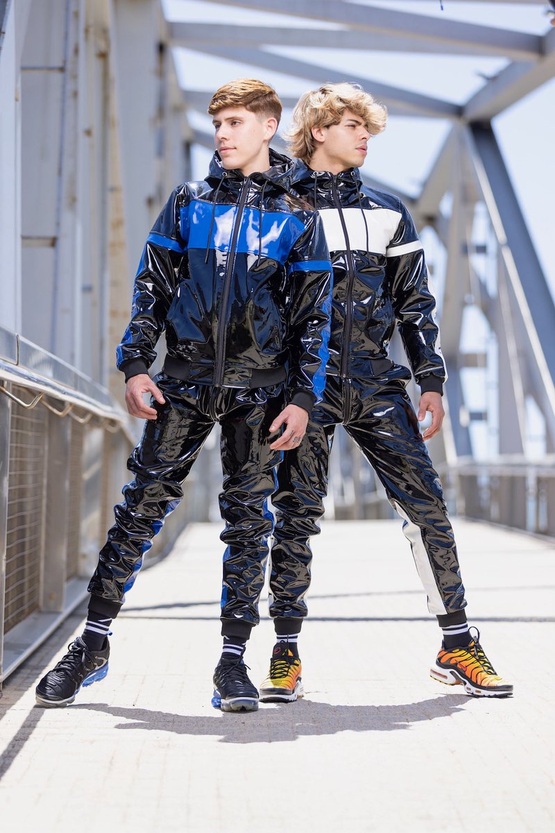 REACT SET | PVC PRO | + free socks

⬅️ BLACK/BLUE 
➡️ BLACK/WHITE

twink-x.com/collections/tw…