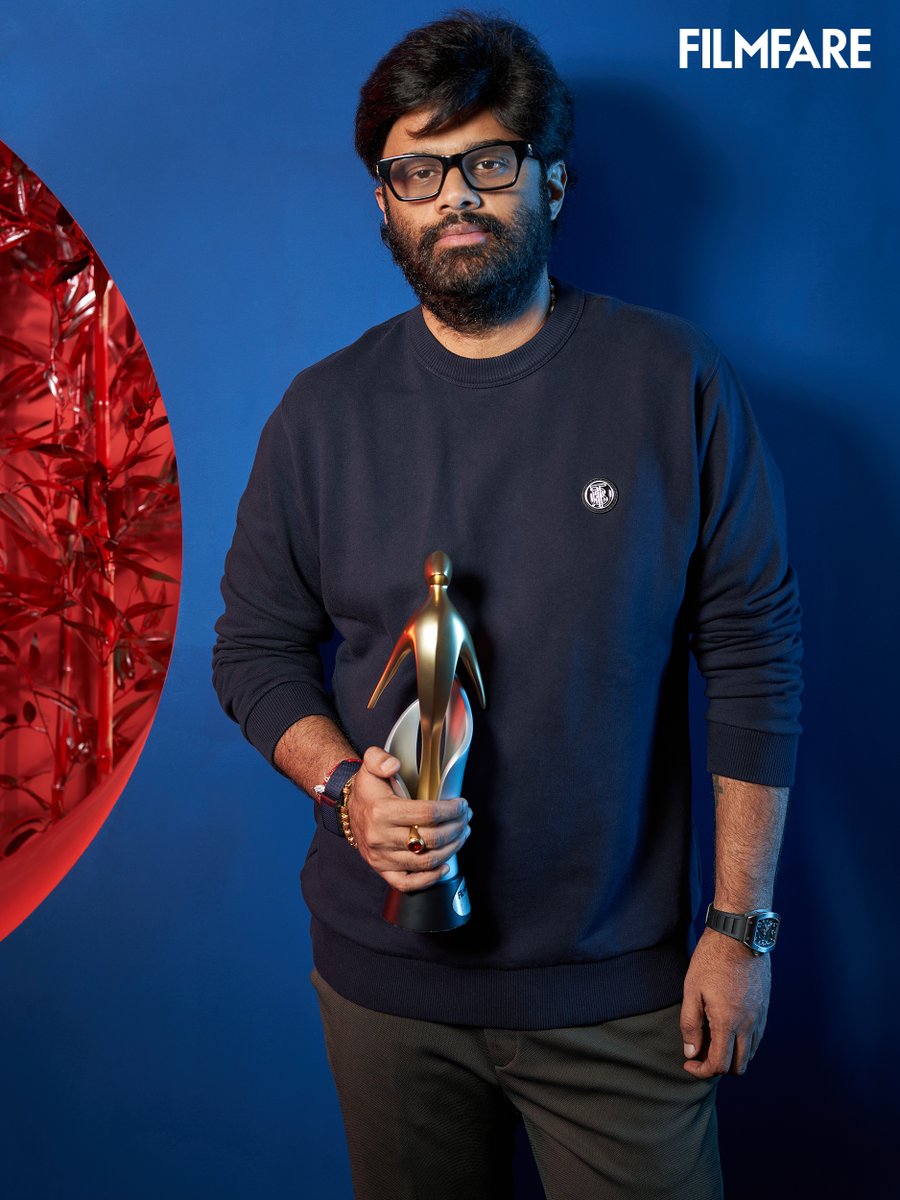 #NagaVamsi poses with his trophy as he wins Most Stylish Movie Moghul at the #EugenixFilmfareGlamourAndStyleAwardsSouth2025. 🖤✨

#FilmfareGlamourAndStyleAwardsSouth 2025
#filmfareawards
#filmfare

<a href="/EugenixHair/">Eugenix Hair Sciences</a>