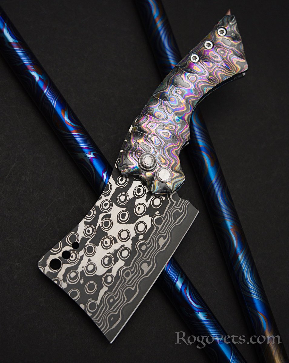 ExtremAddiction's tweet photo. Soon at EDCLIFESTYLE. #damascus #zircuti #edclifestyle #customknife #handmade #rogovets https://t.co/bu5495zrBz