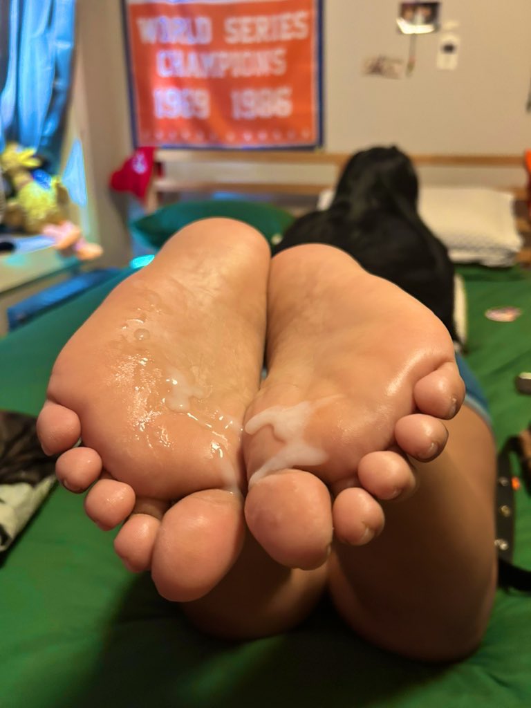Nothing like painting a load on some beautiful Meaty Soles 🥰💎

#Mrnurture #Cumonsoles #plumpsoles #soles #feetworship #feet #photograghy #Chudai