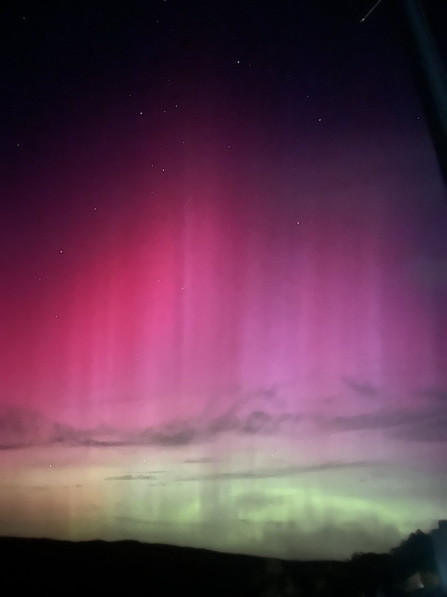 One year ago tonight I saw the brightest red aurora I have ever seen by the WV-MD border #aurora