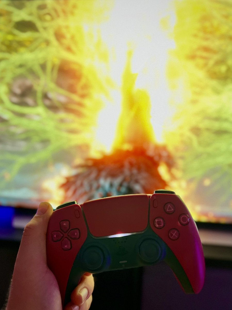 Holi✨

Sigo reventado del finde y pasé toda la mañana de recados (y alguna comprita hice🤭)

Pero POR FIN pude echarme la siesta y seguir con Elden Ring🥰

Además, haré DOS COSAS que casi nunca hice en un juego y no quiero gafarlo😝

Espero que hayáis empezado la semana genial💜