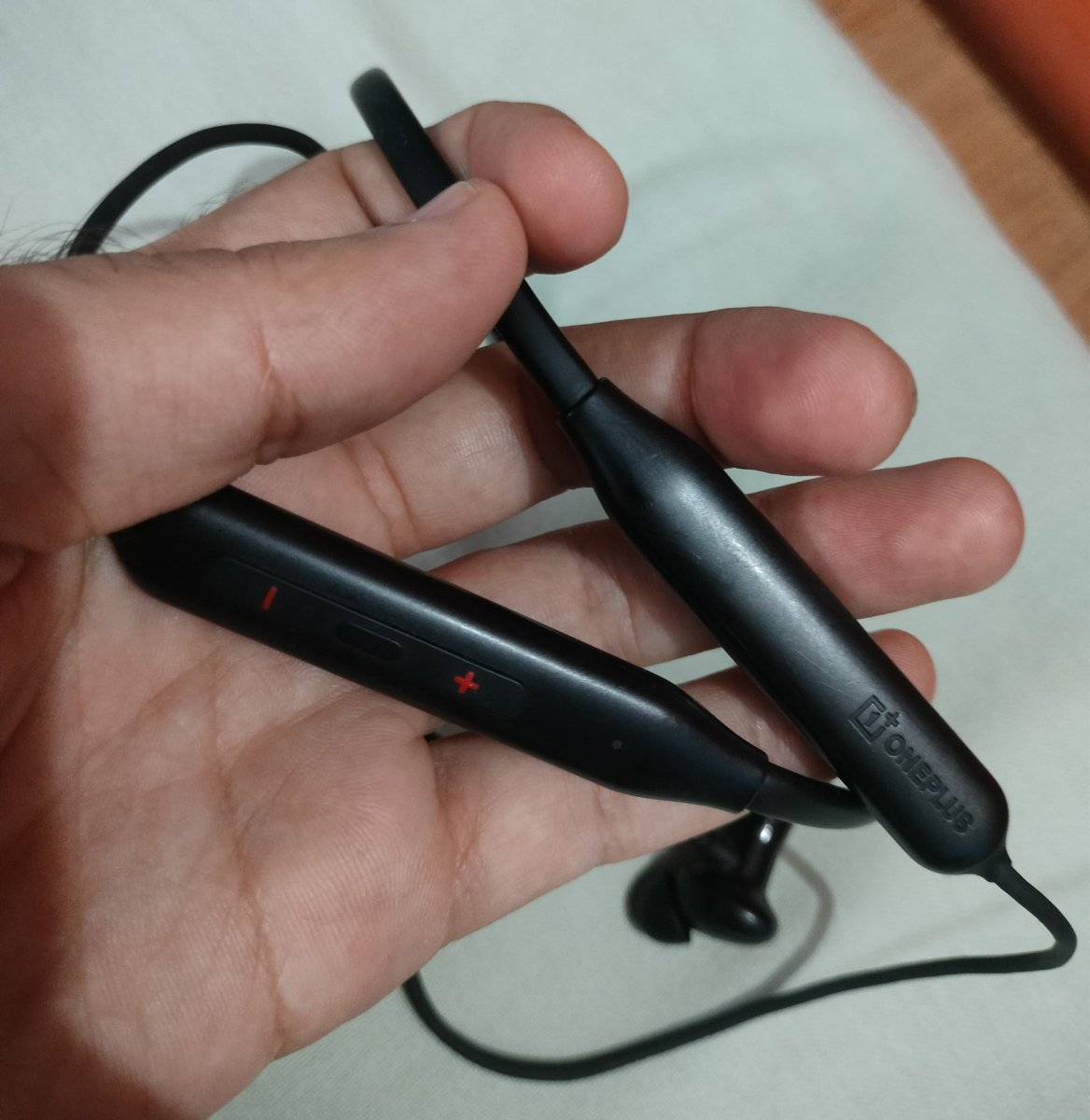 tanish_leekha's tweet image. Hey @OnePlus_IN, your Hisar service center is providing pathetic support. My earphones (under warranty) have an internal fault on the left side. Your staff didn’t inspect properly, blamed “wear &amp;amp; tear” and was rude &amp;amp; careless. @OnePlus_Support @onepluscareIN #OnePlusSupport