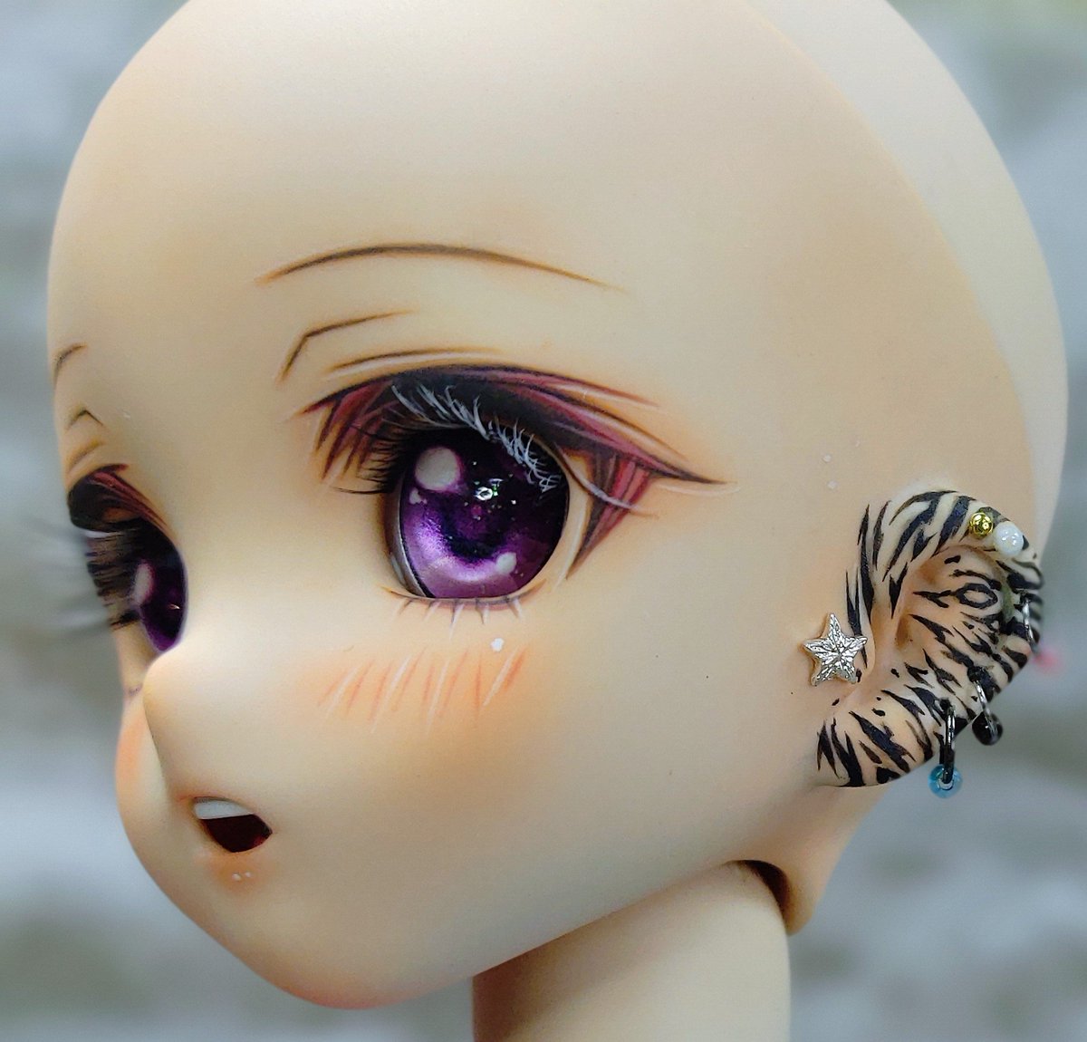 dreamdoll6's tweet photo. 🌟 MDD カスタムヘッド🌟
-DDH-10番 ノーマル肌色肌ヘッド 
-22mmアイ
-2層まつげ
 -開口し、口内パーツをパテで作成しています
-耳ピアス付
-ウィッグ
アイホールの内側を削り、鼻を削り、顎を削り
#アイドール東京
#MDDはいいぞ https://t.co/h78BRH0s5E
