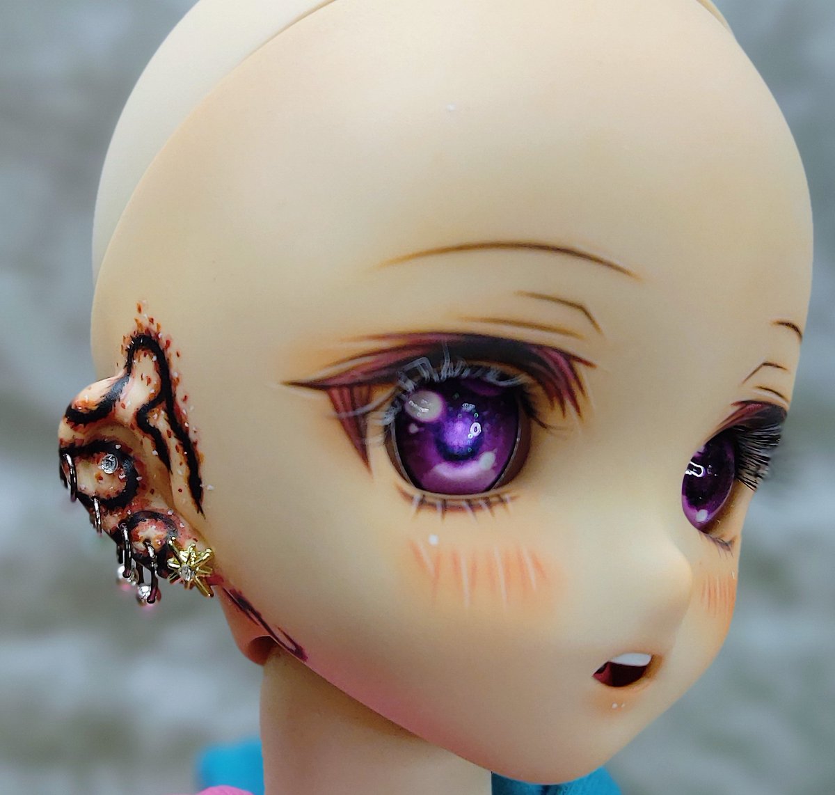 dreamdoll6's tweet photo. 🌟 MDD カスタムヘッド🌟
-DDH-10番 ノーマル肌色肌ヘッド 
-22mmアイ
-2層まつげ
 -開口し、口内パーツをパテで作成しています
-耳ピアス付
-ウィッグ
アイホールの内側を削り、鼻を削り、顎を削り
#アイドール東京
#MDDはいいぞ https://t.co/h78BRH0s5E