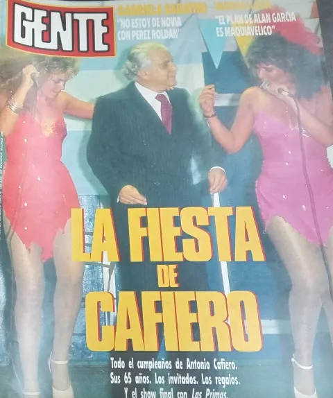 Vawe's tweet photo. Este recorte de @tomastrape me recuerda que ayer en el parque Rivadavia cambié cinco ejemplares de "teoría de la militancia" de Damián Selci por una revista Gente con Cafiero y Las Primas. Los re cagué. https://t.co/z8SWZB3BdV