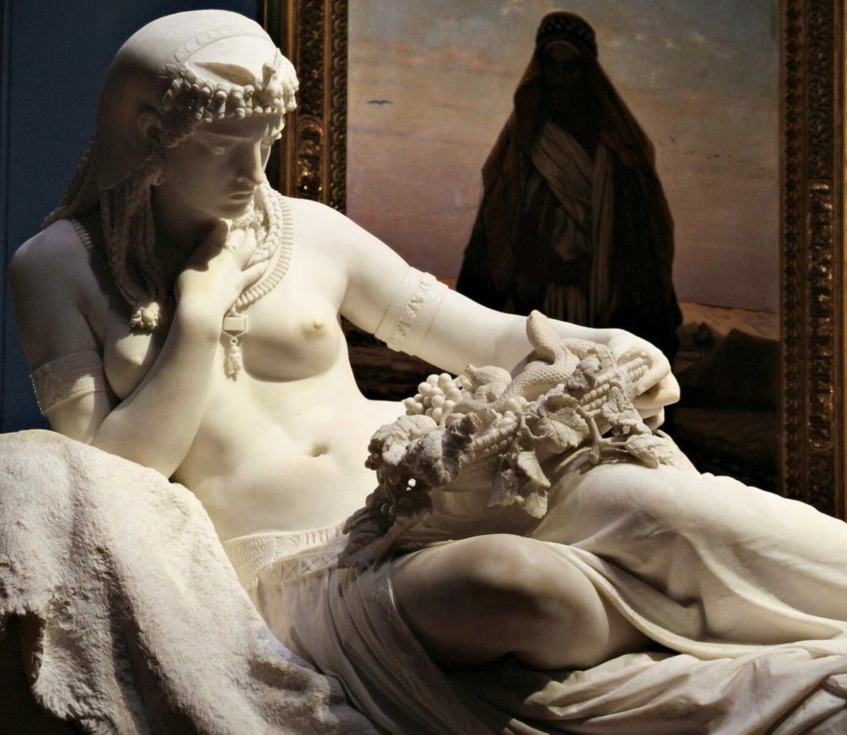 "Cleopatra" (ca. 1874)
By Alfonso Balzico. (1825-1901)🏛️🌹

Balzico portrays Cleopatra in the moments before her death, reclining in a pensive pose while her right hand holds a cluster of grapes and leaves that conceal the figure of the asp, the serpent with which, according to
