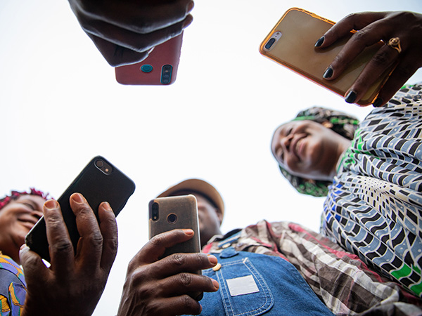 Kenya records significant progress in mobile and internet uptake, though greater efforts required to bridge digital divide – report aptantech.com/2025/08/11/ken…