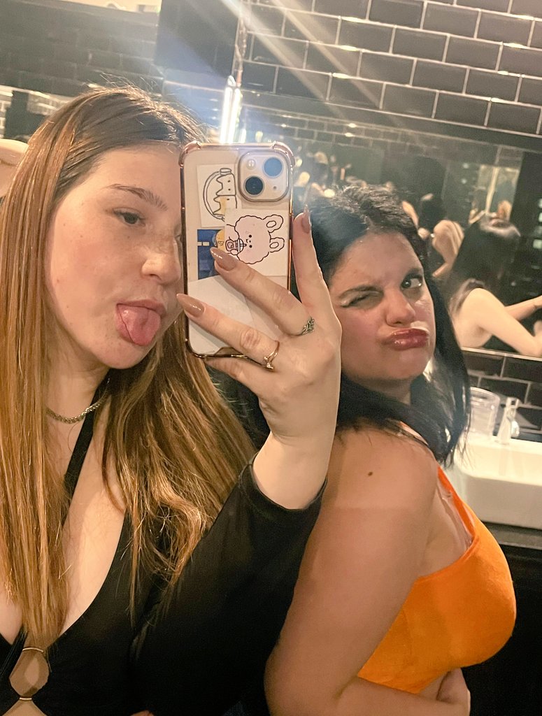 SabriCarcamo's tweet photo. Estoy saliendo más que cuando tenia 18 😅 
#joda #fiesta #noche #BuenosAires #boliche https://t.co/TYmm5pwjRt