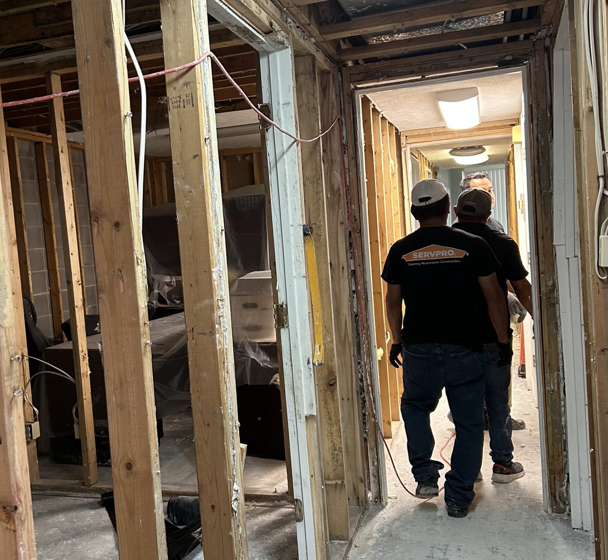 servprolexky's tweet photo. When a pipe burst threatens to slow down your business, our Servpro technicians are available 24/7 to help make it like it never even happened π¦
#mitigationexperts #moldmitigation #SERVPROReady #WaterMitigation #mitigation #cleaning #firedamage #LikeItNeverEvenHappened https://t.co/pTlqFGrMYE