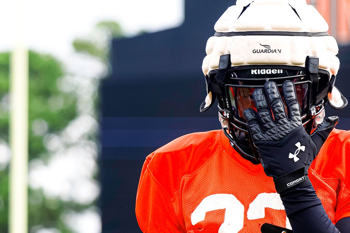 GoCamelsFB's tweet photo. Locked in 🔒

#FightAsONE | #RollHumps 🐪🏈 https://t.co/P4NwQ3ugFX
