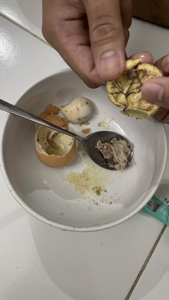 suayjie's tweet photo. I wonder why there are people who really like balut🙄 https://t.co/HyaCmiimeN