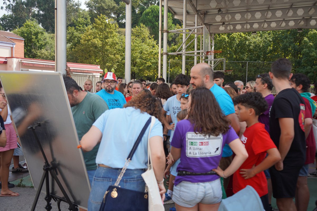 🎲Hay juegos que nunca pasan de moda y este lunes en el #ConcursodeParchís de la Liga de Peñas #SOMOS39300 hemos visto a pequeños y mayores agitando el cubilete y compitiendo con gran ambiente
Más📸 en Fb Ayuntamiento Torrelavega
#LaPatrona #Torrelavega #Torrelaveganizate