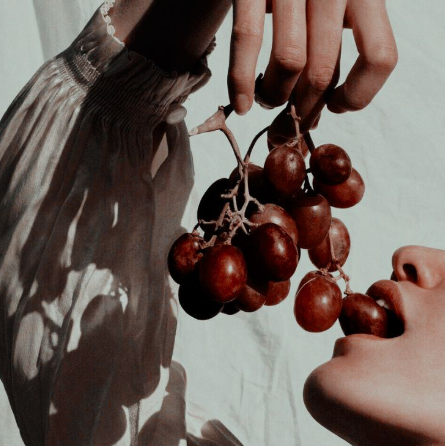 loreArcadiaRP's tweet photo. 𝟏𝟒. 𝐃𝐢𝐨𝐧𝐢𝐬𝐢𝐨. — Dios del vino, de la locura y de la fertilidad.

— Dueño de las mayores discotecas y locales de la Arcadia y del inframundo, vive en una fiesta constante.
— Vive entre la Arcadia y el inframundo.
— Especial afinidad con el kaos. https://t.co/ESYcM73uyP