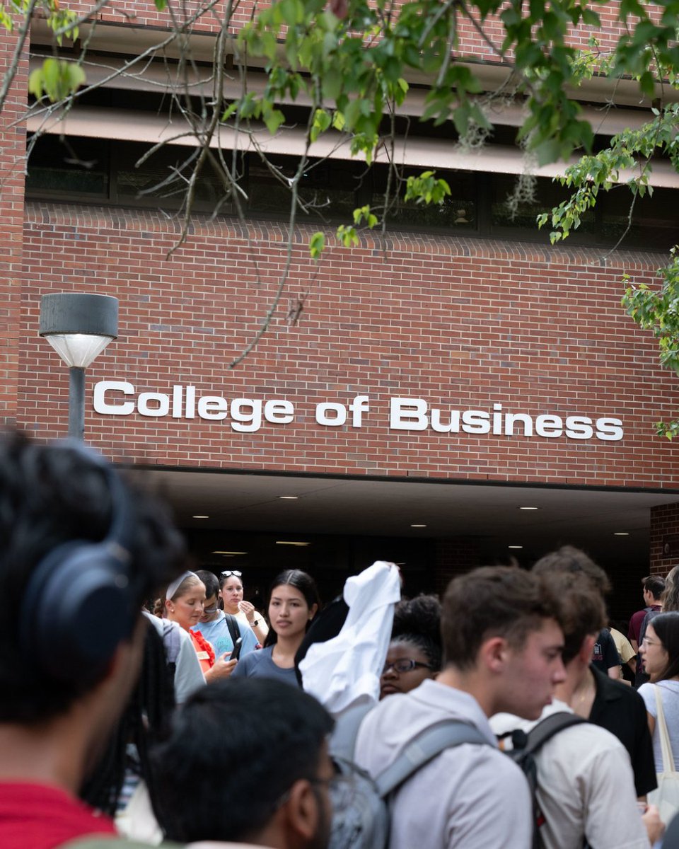 FSUWertheim's tweet photo. In just 14 days, the bustle and energy return at Rovetta 🚶‍♀️📚.  Now’s the time to set your goals and make your plan. We hope you’re as excited as we are, and we can’t wait to see the Seminole spirit in full swing at #FSUBiz! https://t.co/ifjnWceSgL
