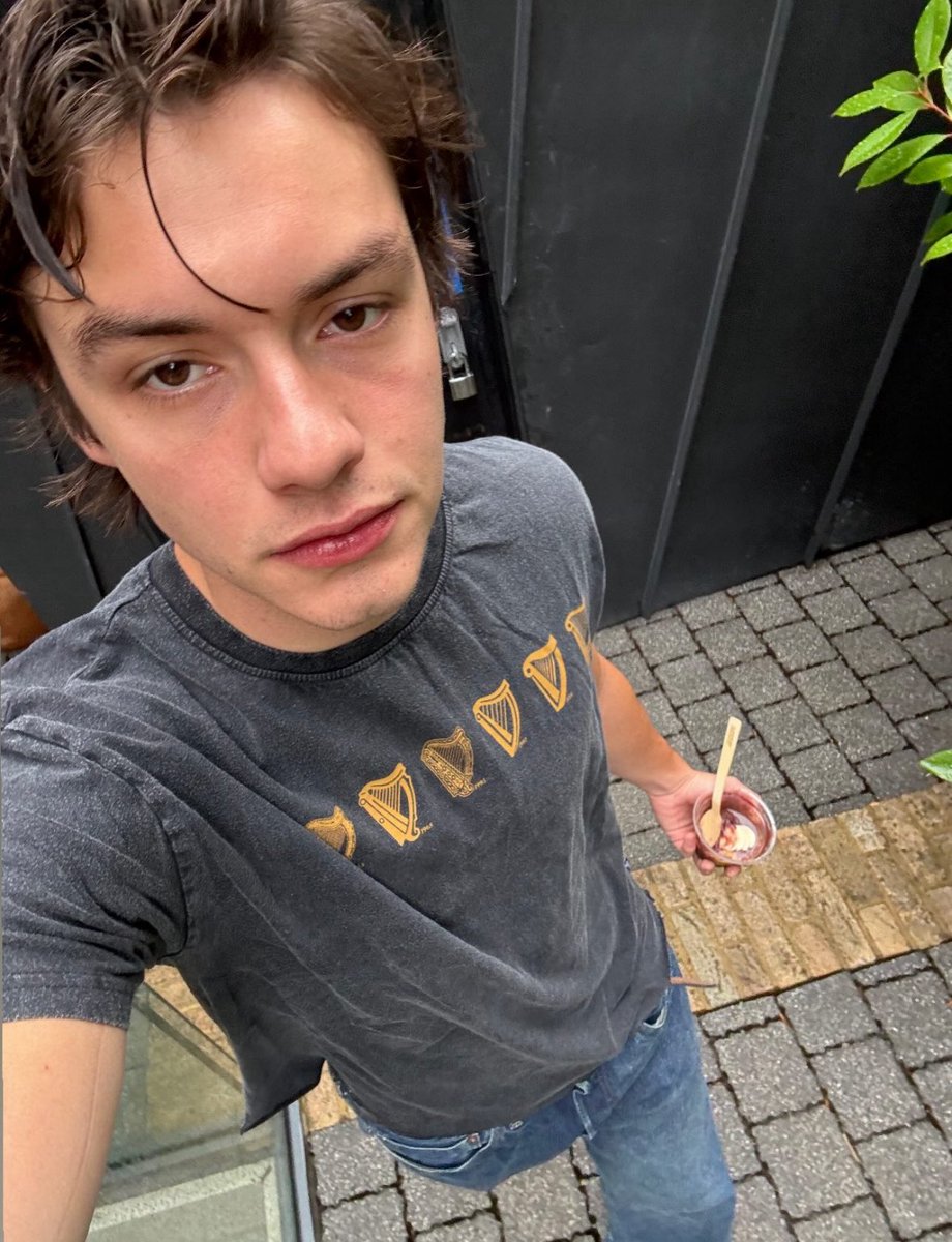 louliviathink's tweet image. oh how i love a hot couple