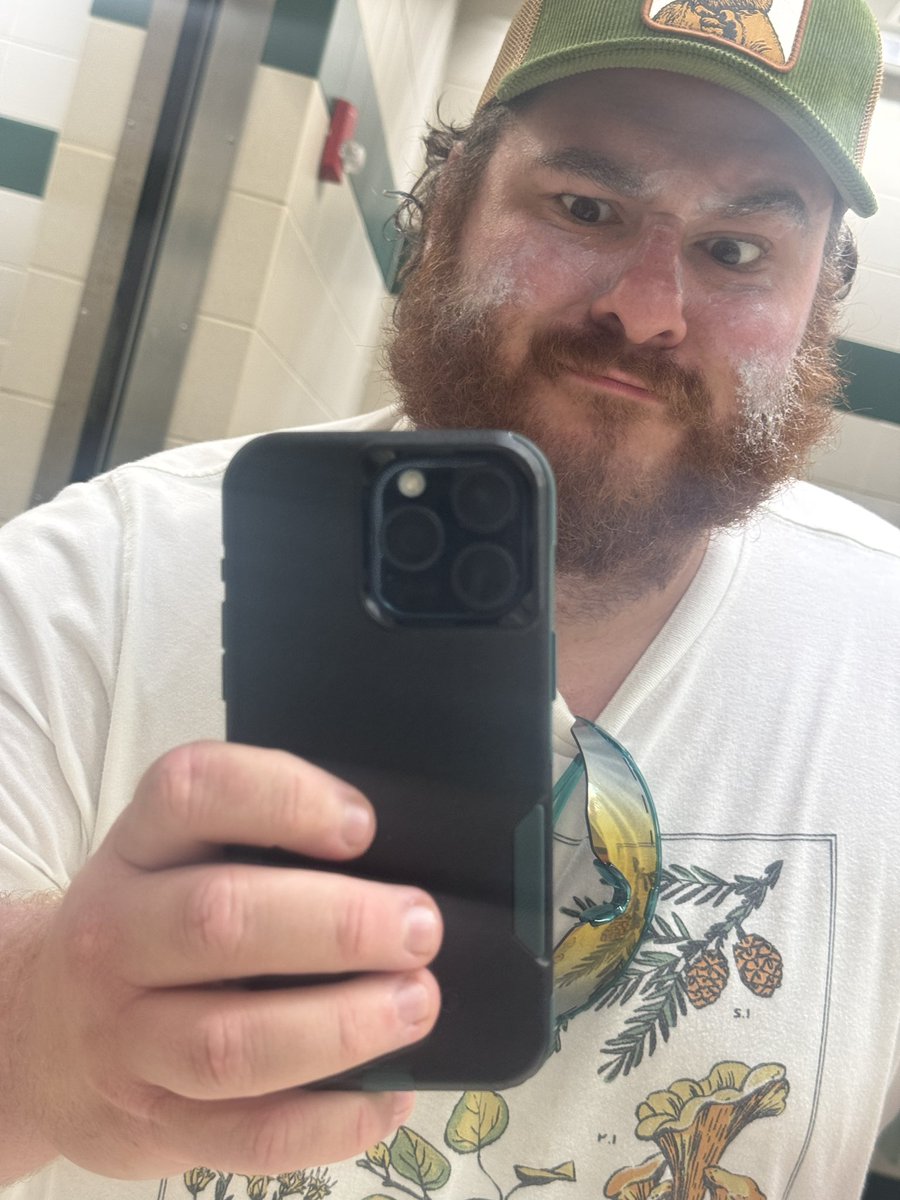 Not my sunscreen making me look like Ronald McDonald and NOBODY SAID ANYTHING FOR 3 HOURS !?!??