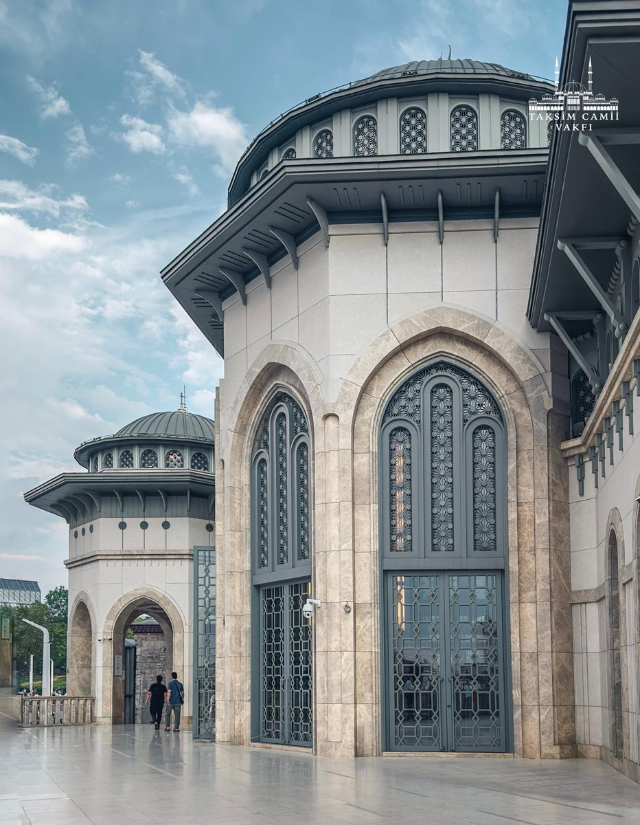 Taksim Camii, İstanbul’un kalbinde modern mimariyle geleneksel estetiği buluşturuyor. ☪️

#taksimcamii #taksimmosque #beyoğlu #istanbul