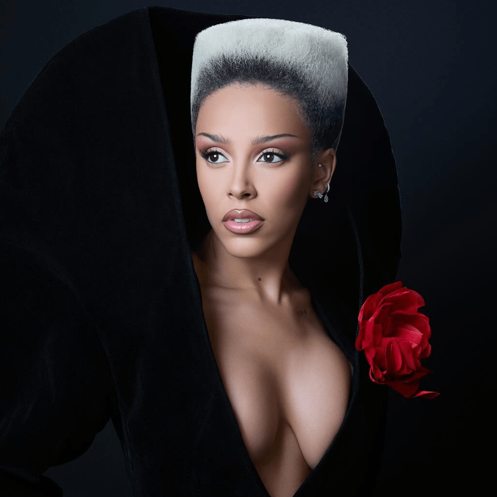 chartdata's tweet photo. .@DojaCat ties @NICKIMINAJ as the female rapper with the most songs with over 1 billion streams on Spotify (7 each). https://t.co/9c2NXeoCk8
