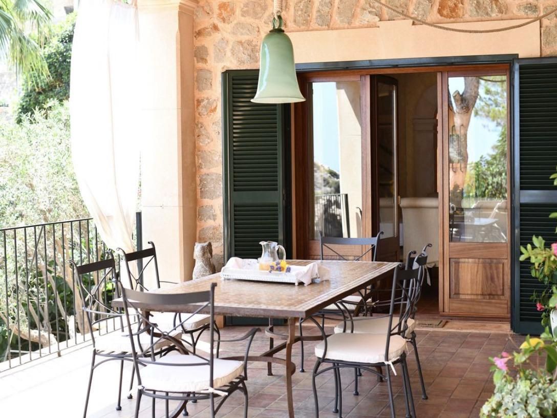 🌊 Cala Deià – Rare Frontline Villa 🏡
247 m² | 1,790 m² plot | 3 🛏 | Spa 🧖♀️ | Saltwater pool 🏊 | 100 m sea access 🚤
No new builds allowed – pure exclusivity ✨
💶 €3.8M
📲 IG: @becko_properties · FB: @Ivan.beckoproperties 
#CalaDeia #MallorcaLuxury #BeckoProperties