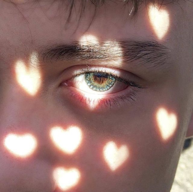 loreArcadiaRP's tweet photo. 𝟏𝟓. 𝐄𝐫𝐨𝐬. — Dios del amor, la atracción sexual y el deseo.

— Se ha modernizado,y ya no tira flechas ahora lleva “Cupix!” la aplicación de moda entre los solteros.
— Nunca se ha enamorado (irónico)
— Hijo de Afrodita, ella manda y él acata... Casi siempre.
— No lo enfades https://t.co/XvwNj0aNq7