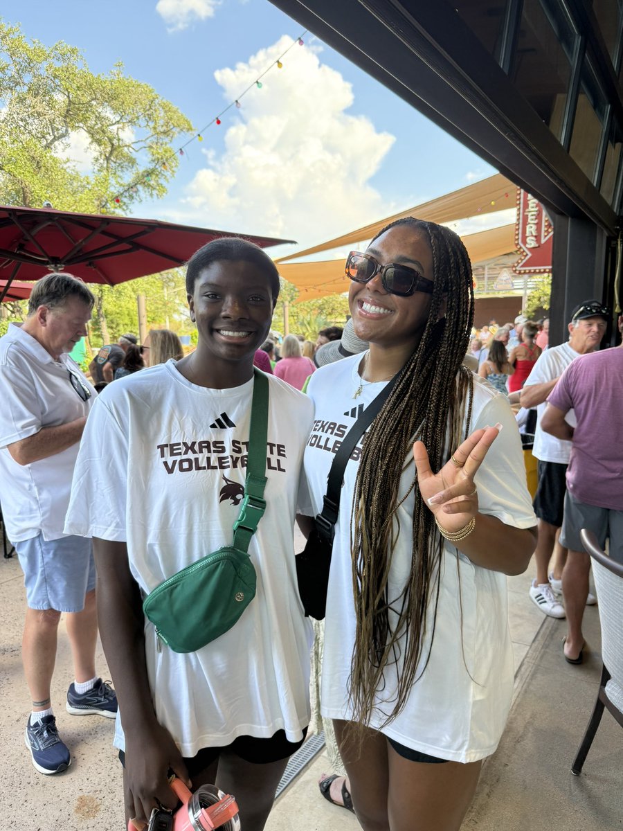 TexasStateVball's tweet photo. From balloon hats to live music, yesterday was nothing but good vibes. Appreciate the love, Kissing Tree 🎈❤️💛 https://t.co/I7VkadlgVX